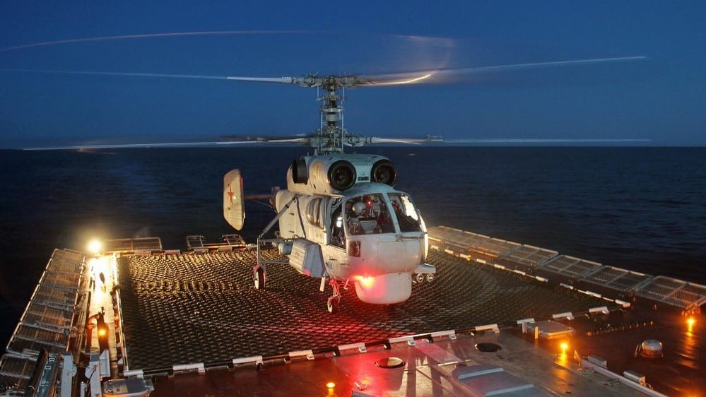 Посадка вертолета Ка-27пл на палубу