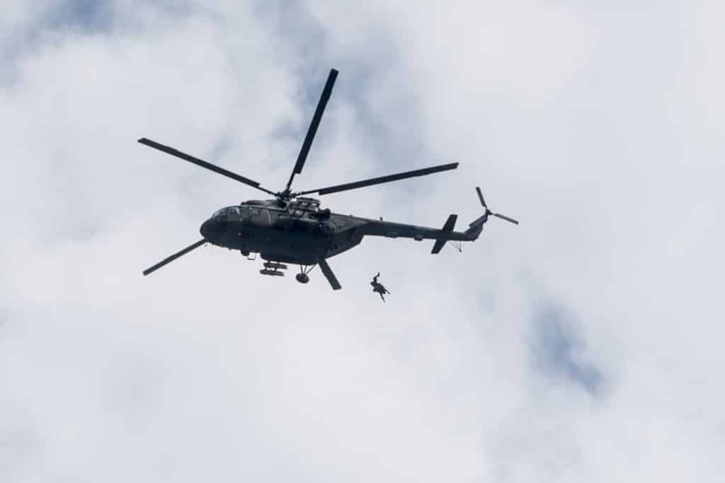 десантирование с вертолета Ми-8