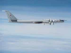 дальний противолодочный самолет Ту-142