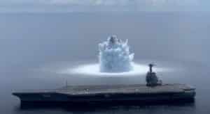 испытания одного из авианосцев ВМС США
