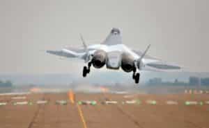истребитель пятого поколения Су-57Э