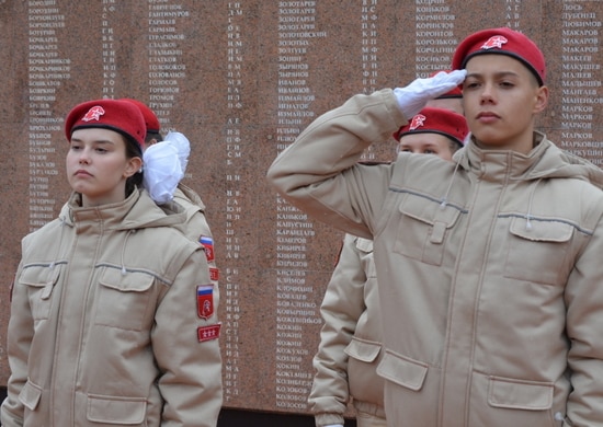 Военнослужащие ВВО открыли памятники Героям Советского Союза