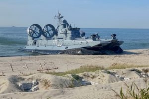 Десантный корабль на воздушной подушке проекта 12322 «Зубр»