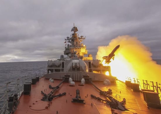 Ракетные крейсеры СФ уничтожили десантный отряд условного противника
