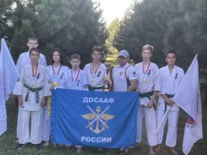 воспитанники секции кёкусинкай Калининградской объединенной спортивно-технической школы ДОСААФ