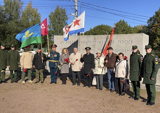 митинг, посвященный памяти защитников Петергофа в годы ВОВ