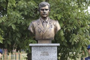 памятник-Герою-России-капитану-Сергею-Косачёву