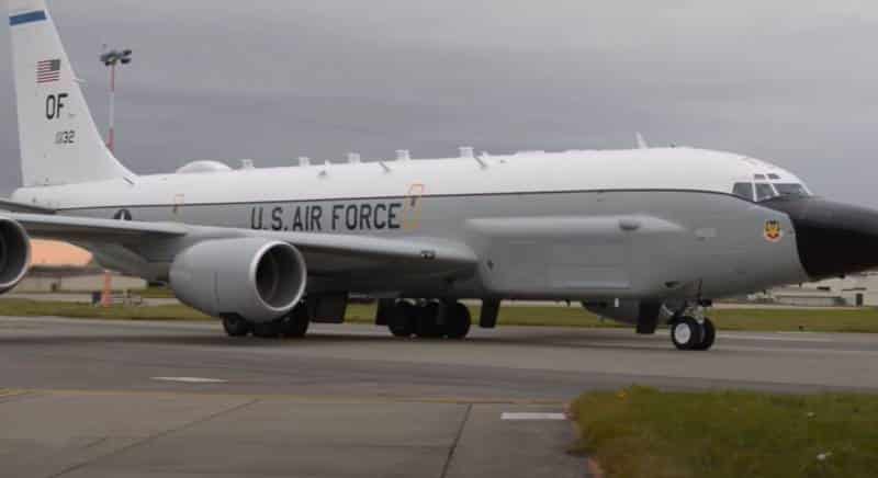 самолёт-разведчик RC-135 ВВС США