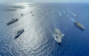Авианосная ударная группа НАТО совершила проход через воды Южно-Китайского моря