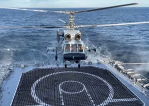Иван-Грен-СФ-отработал-приём-на-палубу-штурмовых-вертолётов-в-море