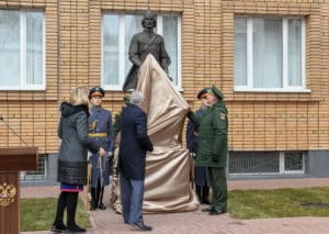 Памятник-Александру-Невскому-открыли-в-Военном-университете-МО-РФ