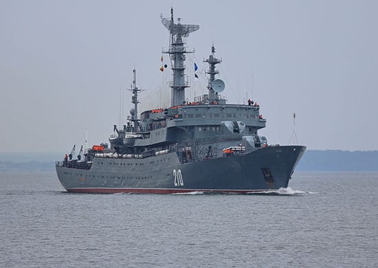 Учебный корабль Балтийского флота «Смольный»