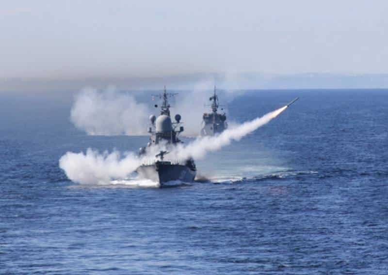 залп с надводного корабля ВМФ РФ