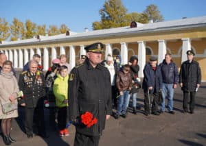 митинг в честь героического экипажа С-13