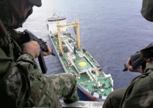 освобождение-судна-захваченного-пиратами-в-Гвинейском-заливе