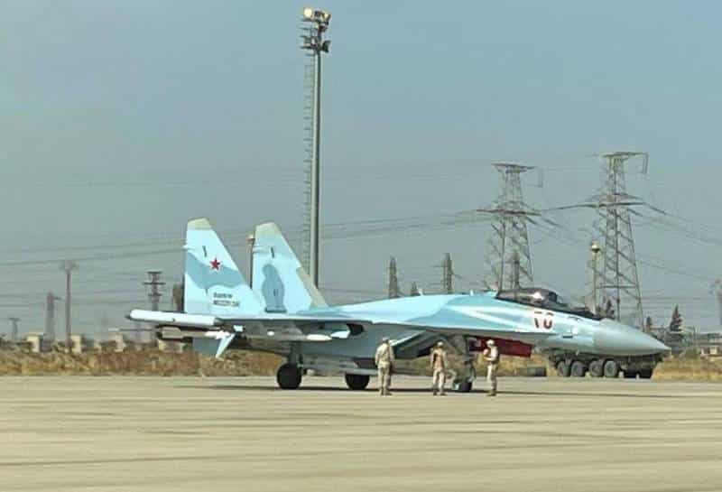 появление на авиабазе в Камышлы многоцелевого истребителя Су-35