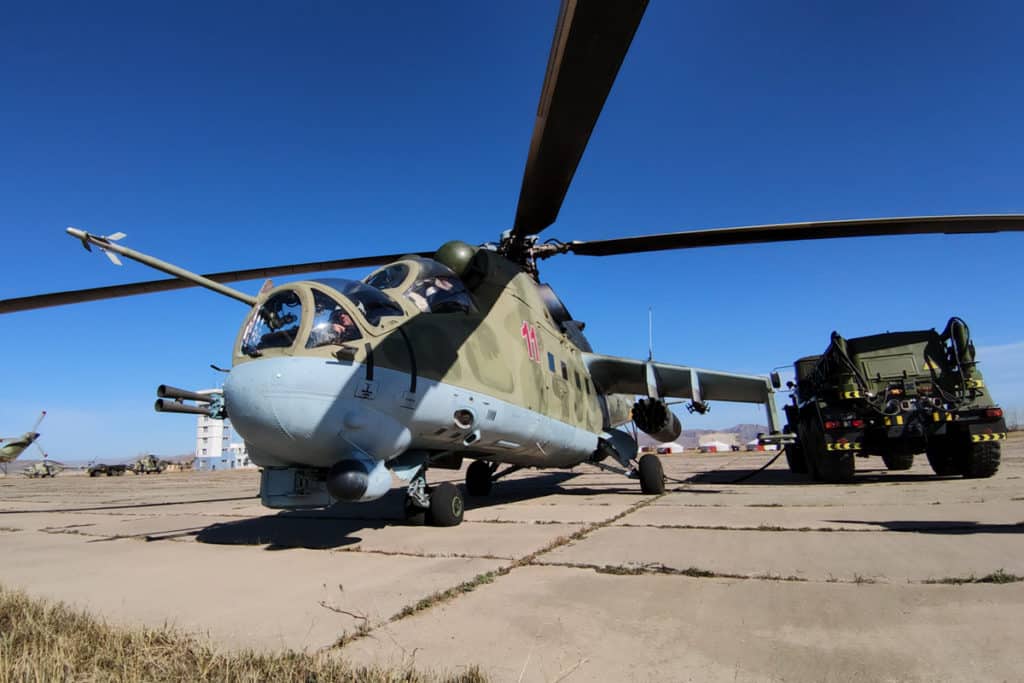 совместные-полеты-авиации-ВВО-и-ВВС-Монголии-на-вертолетах-Ми-8