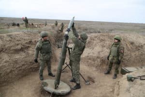 Артиллеристы-ЮВО-в-Ставропольском-крае-уничтожили-противника-из-минометов-Сани