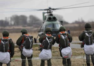 Морские пехотинцы БалФ выполнили годовую программу прыжков с парашютом