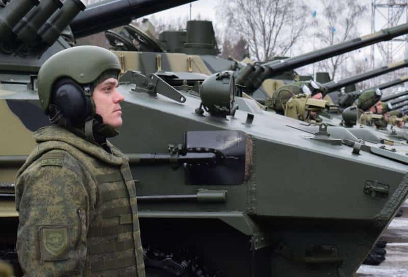 На фоне усиления военной активности НАТО в Крым перебросят полк ВДВ