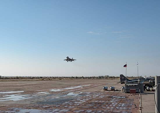 Палубные летчики СФ завершили тренировки на комплексе НИТКА в Крыму