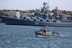 Ракетный крейсер проекта 1164 "Москва" в Севастополе