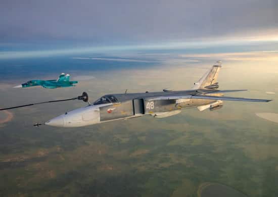Су-34-и-Су-24-выполнили-полеты-с-дозаправкой-топливом-в-воздухе