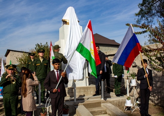 в-Таджикистане-открыли-памятник-герою-Гражданской-войны