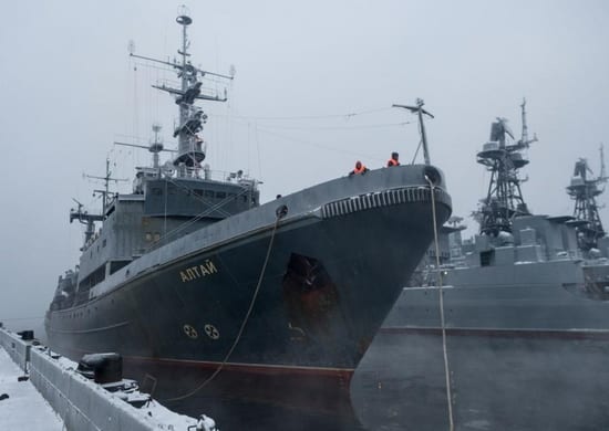 спасательное-буксирное-судно-СБС-Алтай