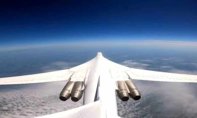 стратегический бомбардировщик-ракетоносец с крылом изменяемой стреловидности Ту-160