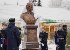 Памятник-военной-летчице-Марии-Расковой-открыли-в-Екатеринбурге