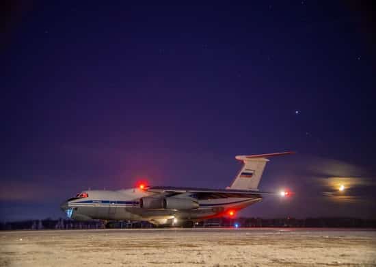 Экипажи-ВТА-провели-ночные-полеты-на-самолетах-Ил-76