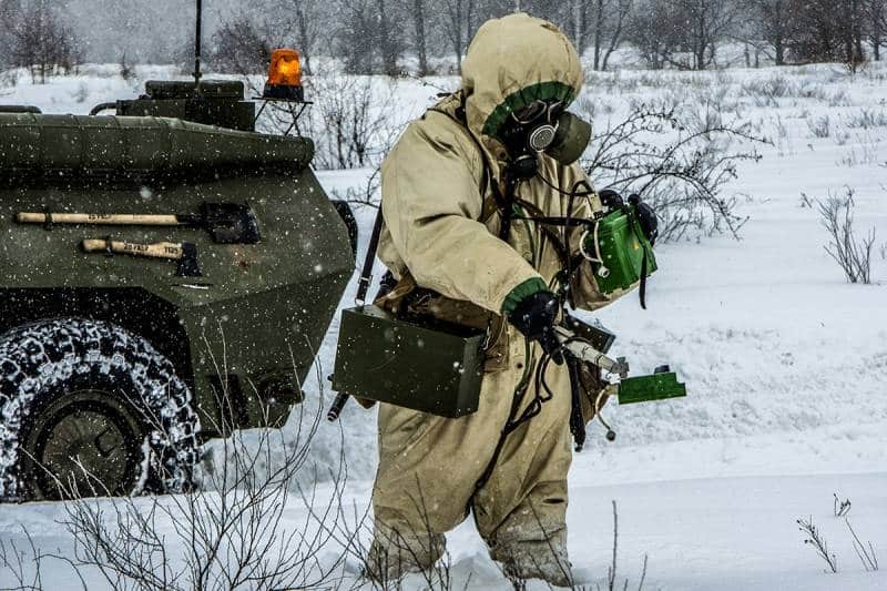 противогаз с функцией защитного шлема разработан для российской армии
