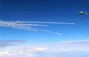 Одновременный пуск восьми ракет с Су-30СМ