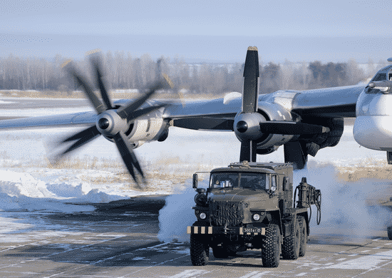 Экипажи-стратегических-ракетоносцев-Ту-95мс-выполнили-дозаправку-в-воздухе