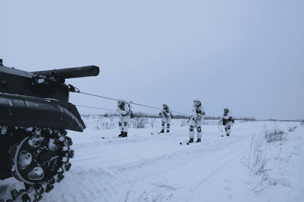 Военнослужащие-ЦВО-в-Сибири-совершенствуют-навыки-ведения-боя-на-лыжах
