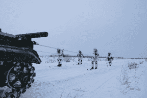 Военнослужащие-ЦВО-в-Сибири-совершенствуют-навыки-ведения-боя-на-лыжах