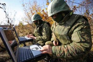 Разведчики с наземными пультами управления