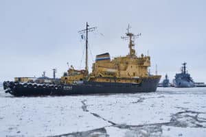 ледокол-Буран-ЗВО-провел-околку-льда