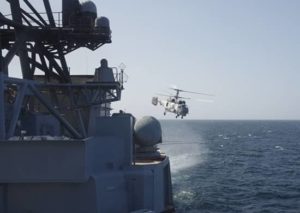 БПК «Адмирал Пантелеев» ТОФ провёл тренировку с вертолётом Ка-27ПС