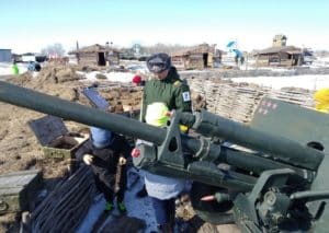 Военнослужащие ВВО провели экскурсии по парку «Патриот»