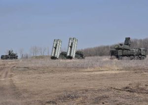 Расчеты ЗРК С-300 «Фаворит» ЮВО