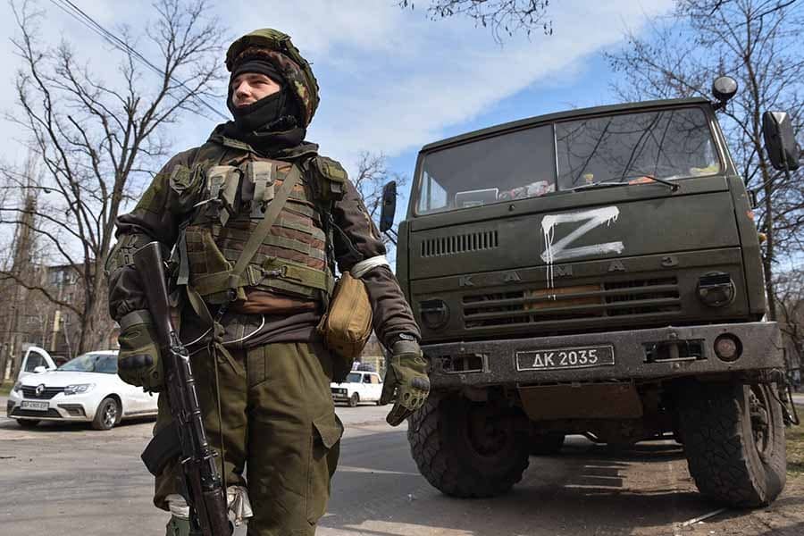Военнослужащий Народной милиции ДНР на линии соприкосновения в Донбассе