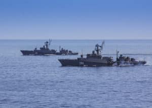 Малые противолодочные корабли СФ отразили воздушное нападение