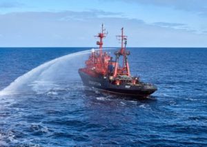 На СФ прошло учение по оказанию помощи аварийному кораблю в море