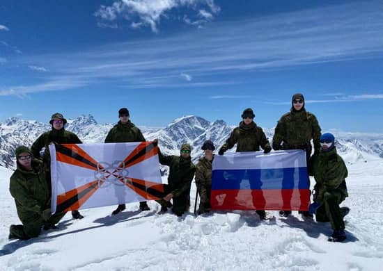 Военнослужащие 12-го ГУ МО России покорили Эльбрус