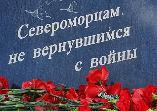 На-СФ-почтили-память-погибших-морских-пехотинцев