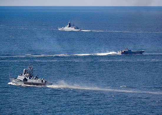 Корабли Балт флота на учениях в Балтийском море