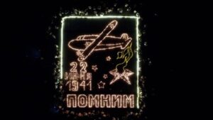 зажглись огненные картины войны и свечи памяти