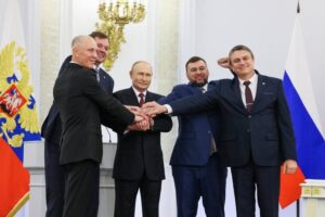 Церемония подписания договоров о вступлении в состав РФ